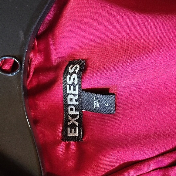 Red dress - Picture 3 of 3